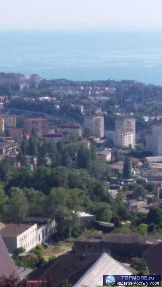 Капитально построенный дом 3 этажа по ул Высокогорной. Находится в 20 м от трассы. Крытый навес под гараж где можно...