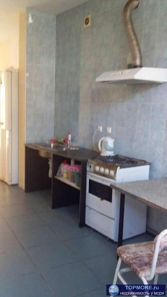 Капитально построенный дом 3 этажа по ул Высокогорной. Находится в 20 м от трассы. Крытый навес под гараж где можно... - 2