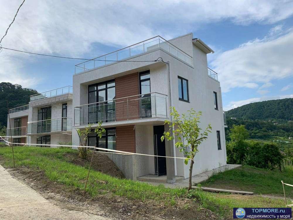 Продается коттедж  в стиле хай-тек в районе Донская, общей площадью 150м2 плюс эксплуатируемая крыша 82м2 ,свободной...