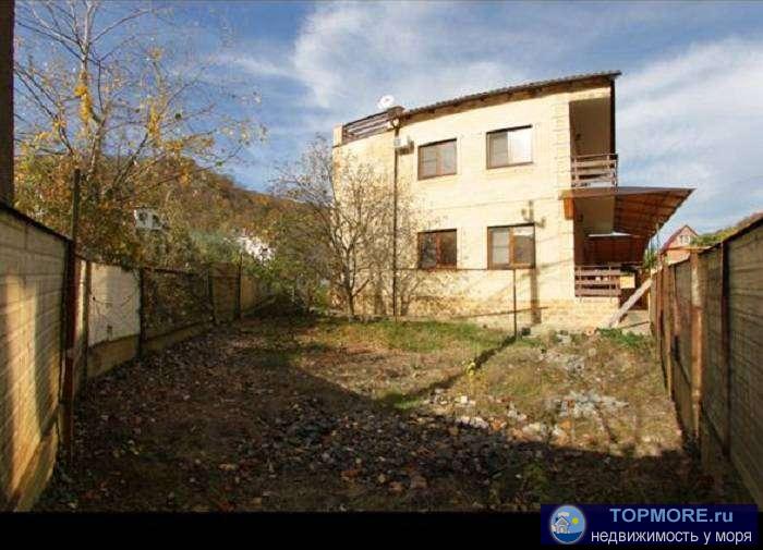 Просторный, уютный солнечный дом для большой дружной семьи. Трехэтажный дом 180кв.м состоит: 1 этаж- коридор, с/узел,... - 1