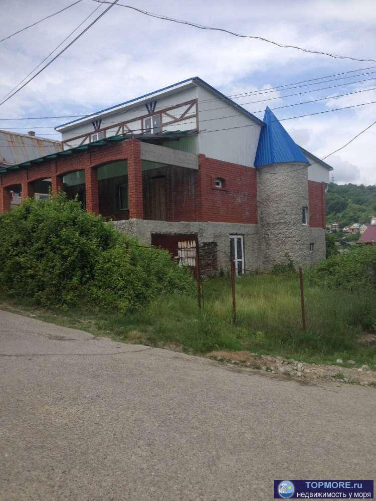 Просторный , современный , добротный дом , с прекрасным видом на горы , рядом садик , школа , магазины , остановка...