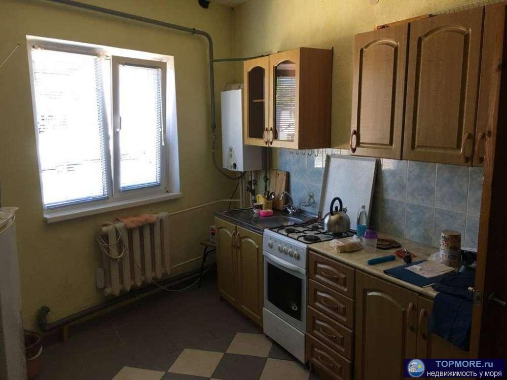 В курортном поселке Лазаревское в 30 минутах от моря.Продается трехэтажный таунхаус.120 кв.м. В таунхаус вход с двух... - 1