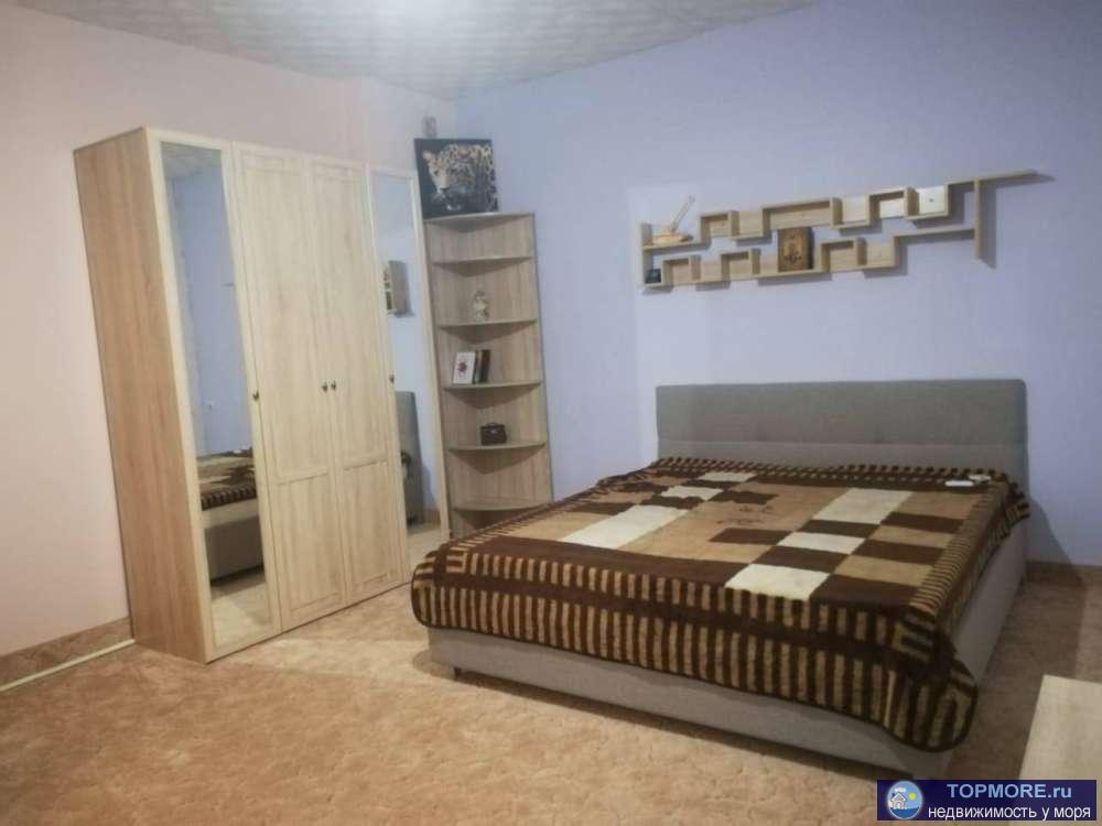 Продам дом в Адлерском районе города Сочи. В доме выполнен новый ремонт в светлых тонах. Участок 8 соток. Рядом вся... - 2