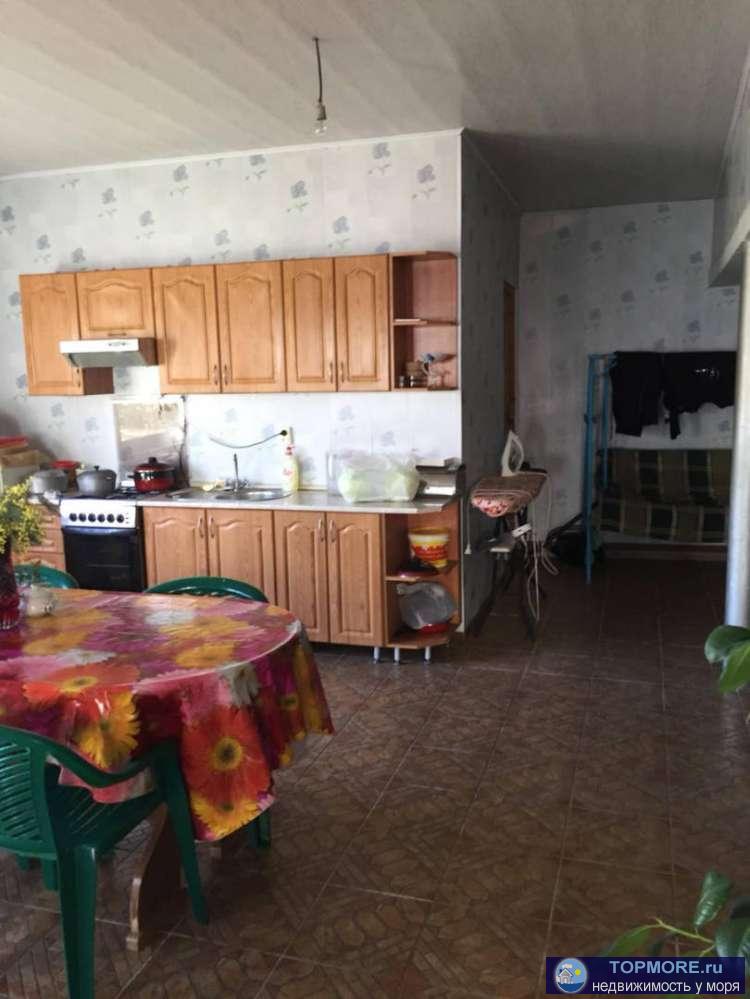 Дом площадью 130,3 м2, 2 этажа, стены бетонные обшиты сайдингом, все коммуникации, также на участке не большая... - 1