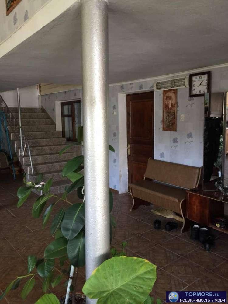 Дом площадью 130,3 м2, 2 этажа, стены бетонные обшиты сайдингом, все коммуникации, также на участке не большая... - 2