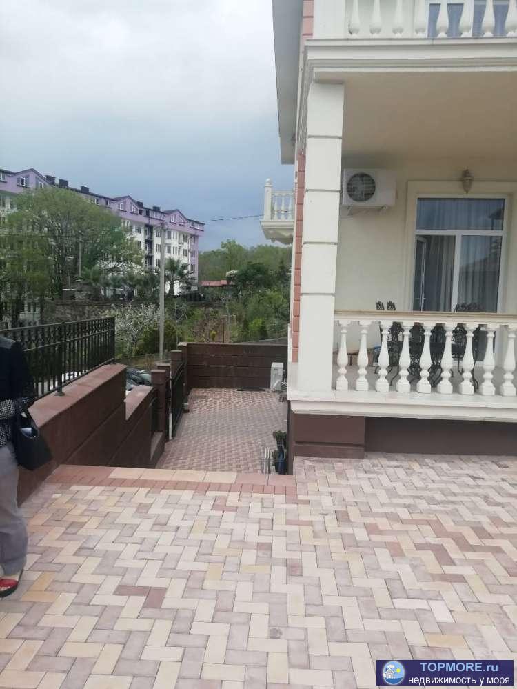 Шикарный дом. 7 комнат, кухня и гостинная. Фундамент - подушка на сваях, дом монолитный с блочным наполнением.... - 1