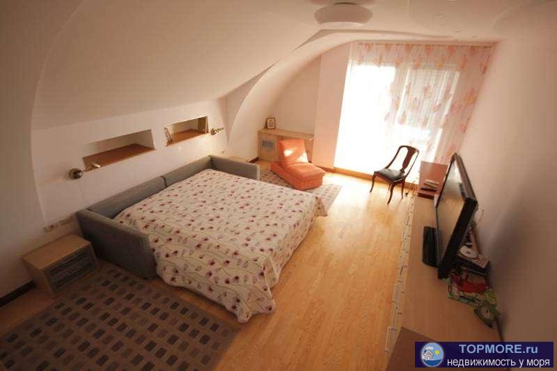 Предлагаю вашему вниманию качественный и обустроенный дом. В доме  большая гостинная, кухня и три спальни, на нижнем... - 1