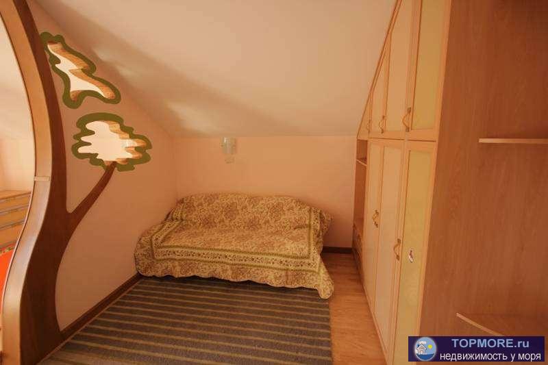 Предлагаю вашему вниманию качественный и обустроенный дом. В доме  большая гостинная, кухня и три спальни, на нижнем... - 2