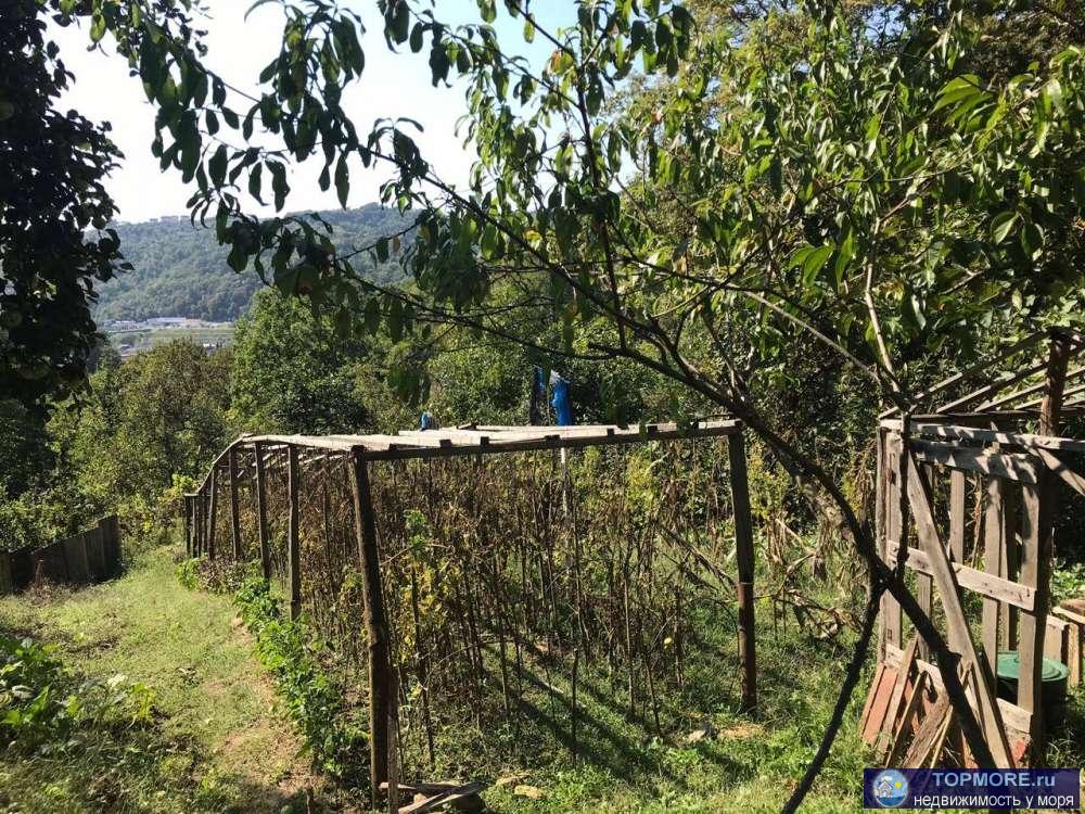 Продается дом с участком 16 соток ,На первом этаже, кухня столовая , 3 спальни, зал, на втором этаже 2 спальни....