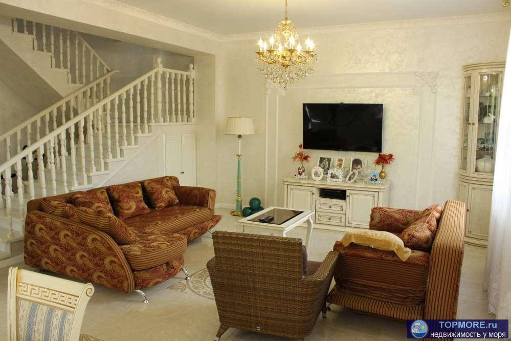 Шикарный дом в уединенном месте! Вокруг лес, чистый воздух, красивая природа! Площадь дома 330 кв.м. На первом этаже...