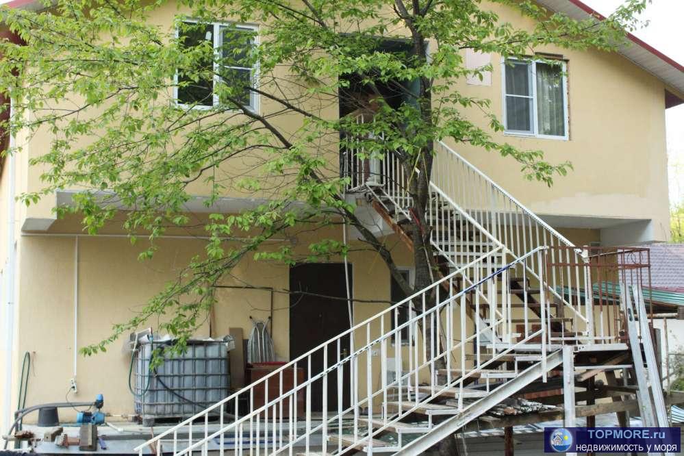 Шикарный дом в уединенном месте! Вокруг лес, чистый воздух, красивая природа! Площадь дома 330 кв.м. На первом этаже... - 2