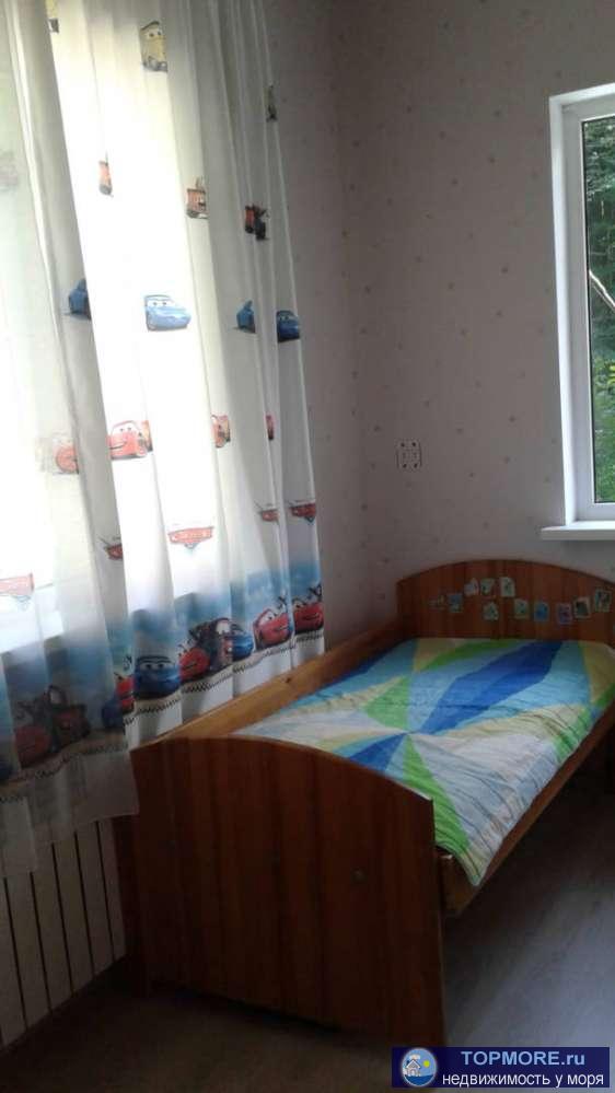 Продам дом с большим хорошим участком граничит с парком. 1 эт. с ремонтом, 2 эт. требует ремонта (планируется сделать... - 2