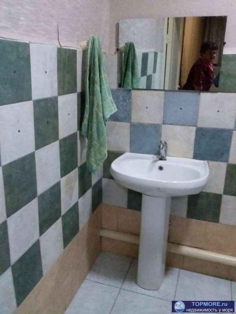 Продам дом 160кв.м 4 комнаты  1 эт блочный , второй деревянный . большой сухой подвал для хранения вина и заготовок.... - 1