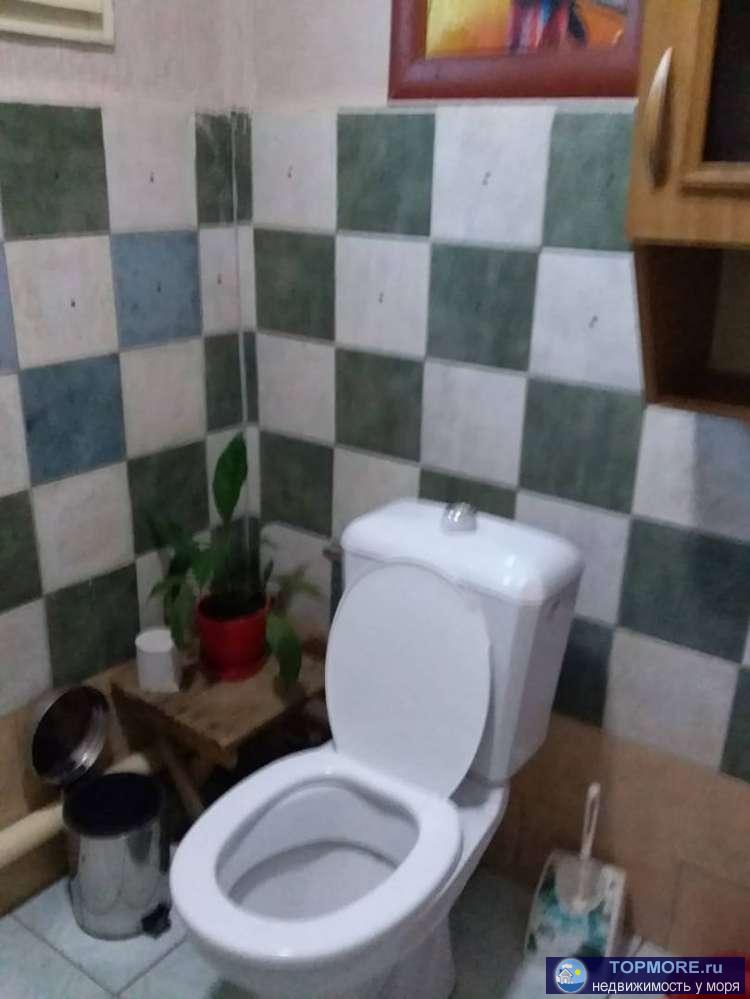 Продам дом 160кв.м 4 комнаты  1 эт блочный , второй деревянный . большой сухой подвал для хранения вина и заготовок.... - 2