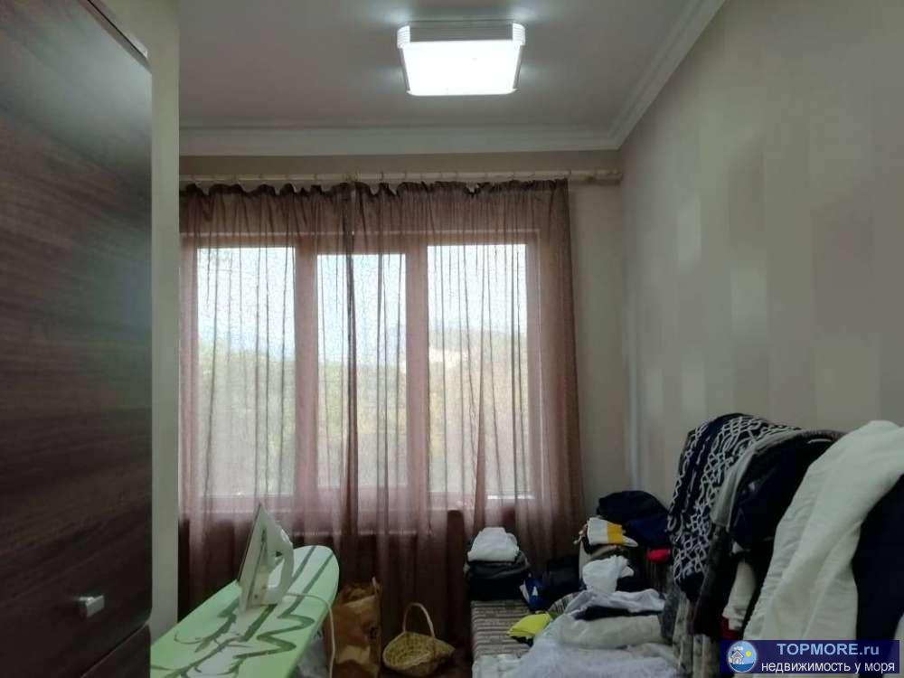 Очень красивый, функциональный 3-этажный дом, построенный для себя, сделан хороший, качественный ремонт. На первом... - 2