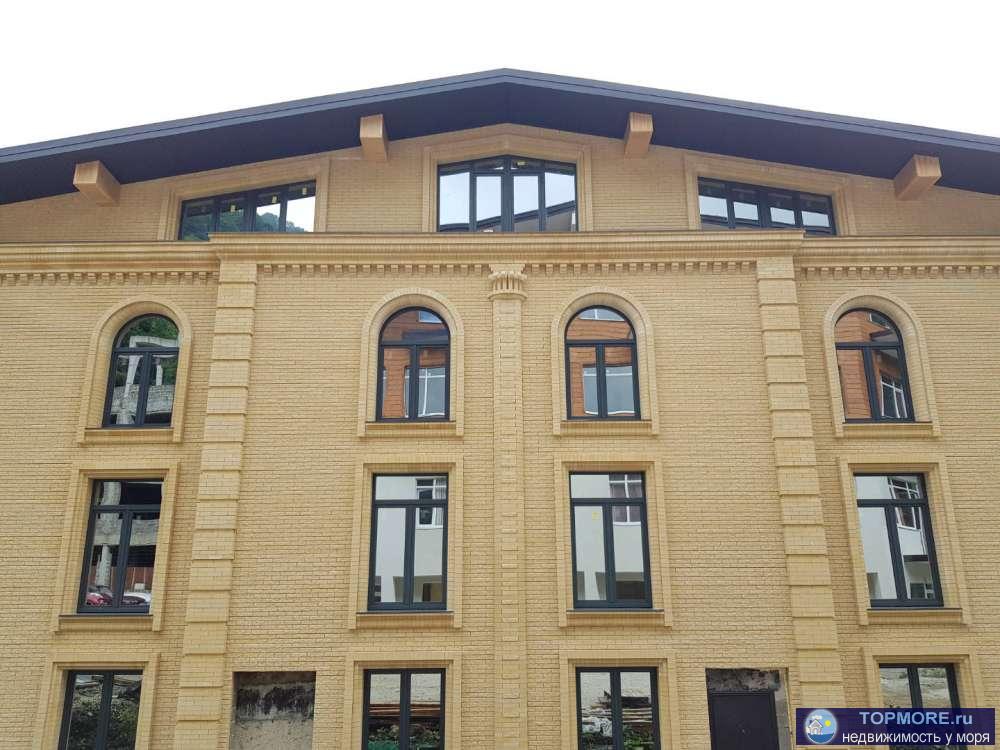 В продаже дом в Эсто-Садок, 900 м кв, 11-соток земли. Коммуникации центральные. 