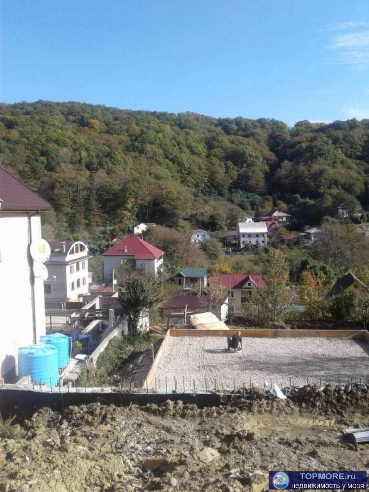 Дом 200 кв с черновой отделкой. Отличное тихое, красивое место. До остановки минут 10 пешком.