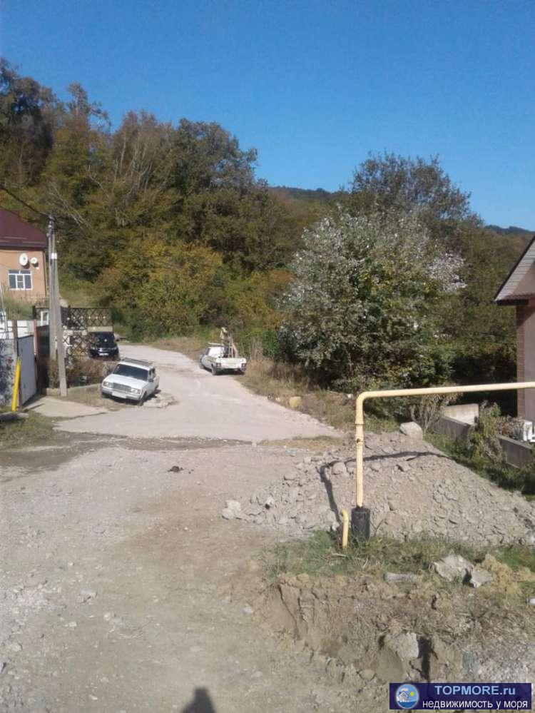 Дом 200 кв с черновой отделкой. Отличное тихое, красивое место. До остановки минут 10 пешком. - 2