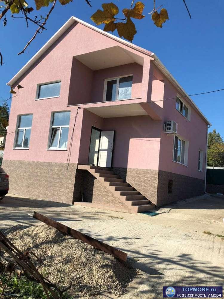 Добротный жилой дом в центре п.Черешня. В доме 2 этажа. На первом- 2 спальни, зал, просторная кухня, су. Второй этаж-...