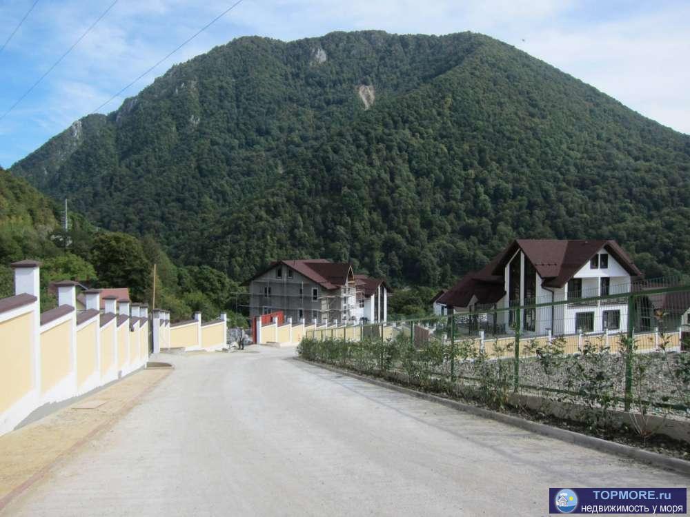 Продается коттедж с чистовой отделкой в закрытом коттеджном квартале по дороге на Красную поляну. Очень тихое,... - 1