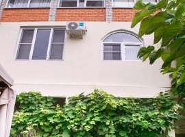 2-этаж.дом+цокольный и жилая мансарда, 3 отдельных входа, 8 комнат,...