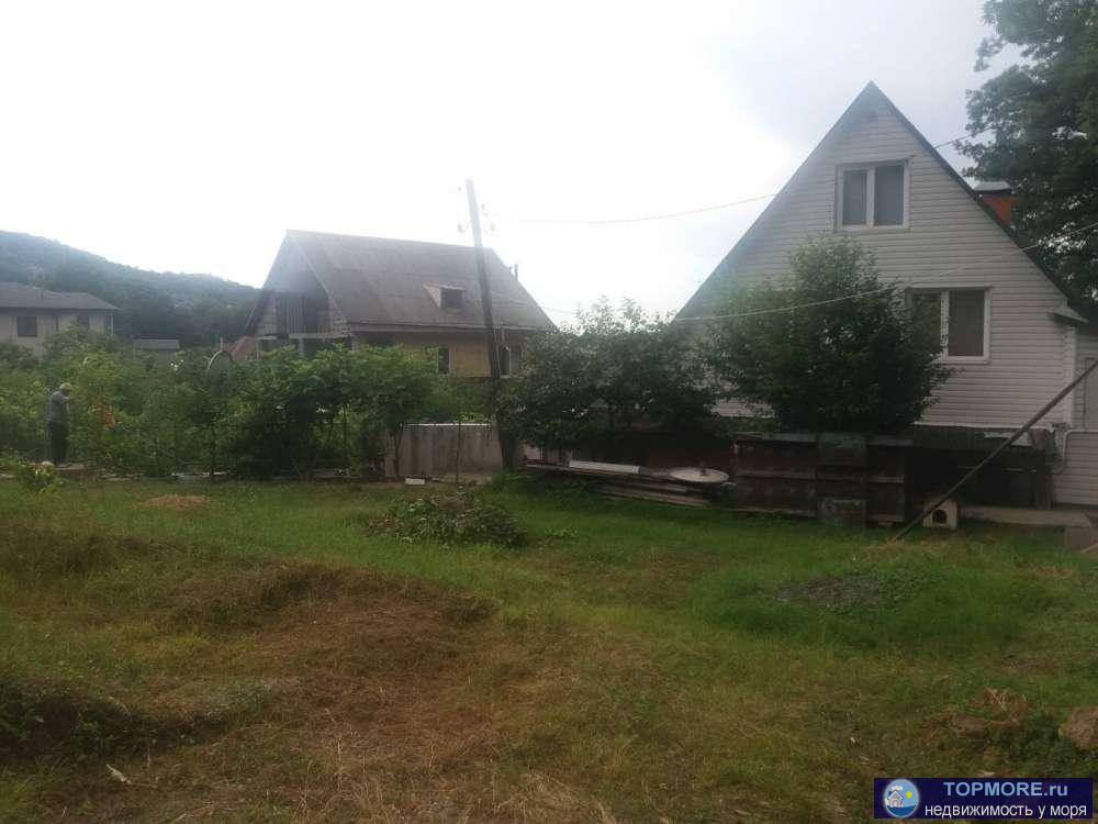 3-этажный дом расположен в живописном месте на въезде в Дагомыс со стороны центрального района Сочи. половина участка...