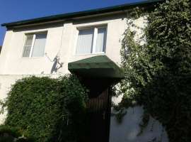 Дом 2 этажный. 145 кв.м. не из блока, а из Кирпича и стены...