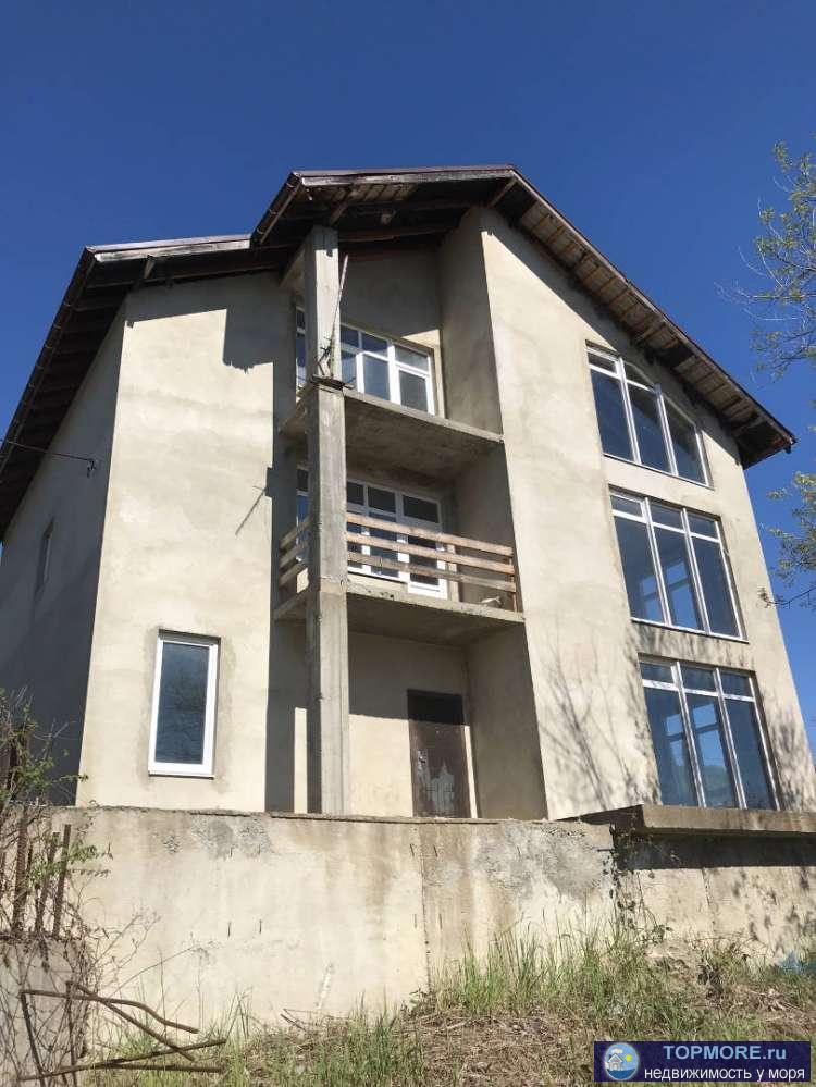 Продам хороший капитальный дом в Адлере. Строили по всем нормам и СНиПам. Стены толщиной 40 см (два блока), фасад...