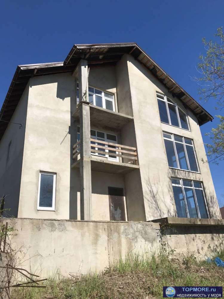 Продам хороший капитальный дом в Адлере. Строили по всем нормам и СНиПам. Стены толщиной 40 см (два блока), фасад... - 2