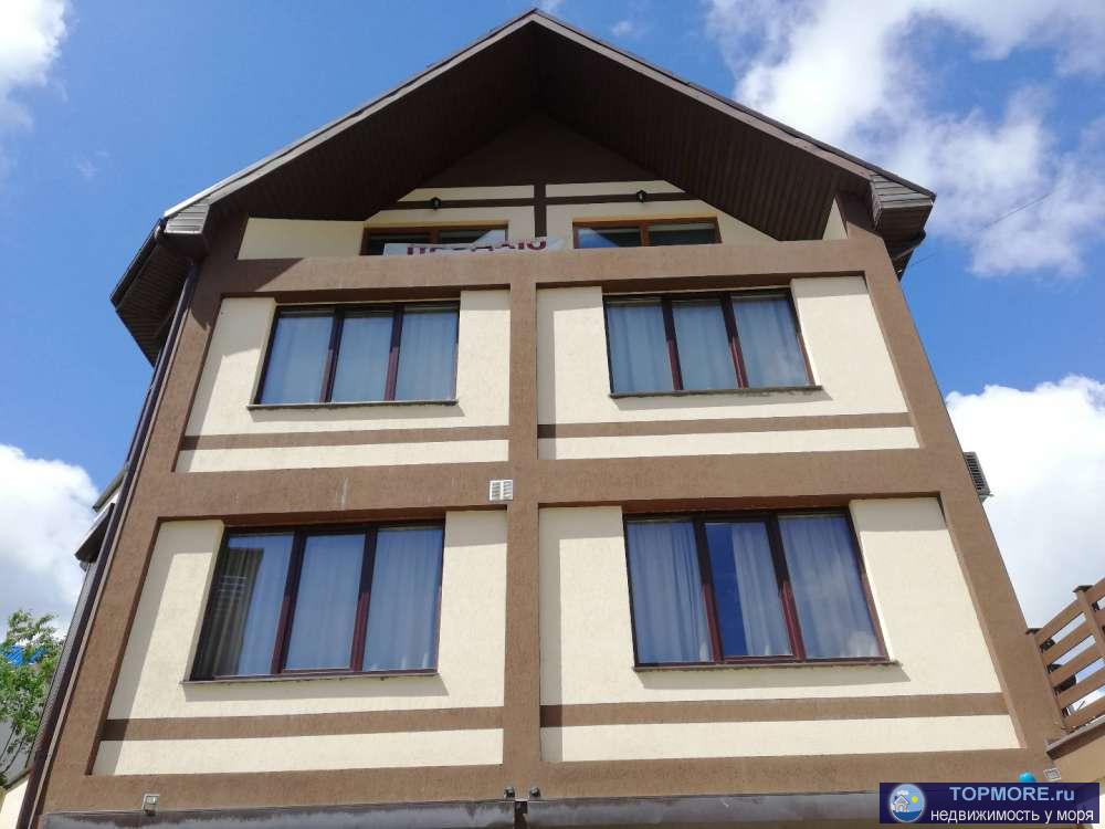 Продаётся просторный з-х этажный дом с хорошим ремонтом и техникой. В доме 3 спальни, гостинная, 2 совмещенных... - 1