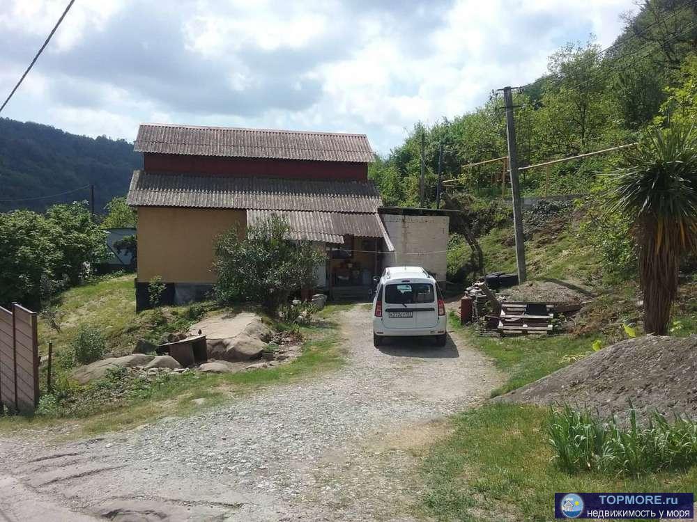 Продаю двухэтажный дом в удобном месте - рядом дорога, из участка открывается отличный вид на окрестности. 13 соток...