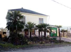 Дом с хорошим садом. До моря 10 минут. Все для отдыха и проживания....