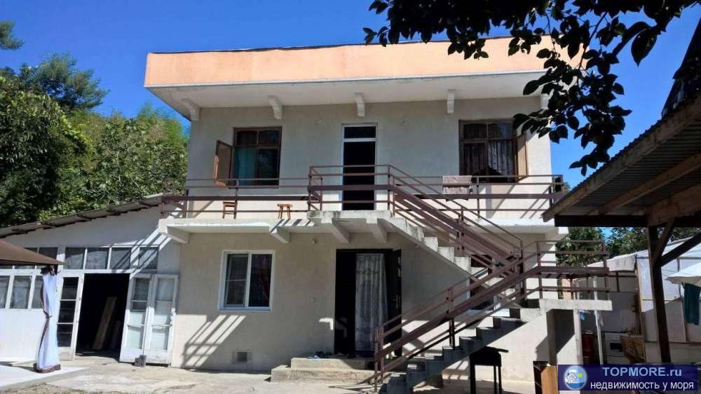 Продаю отличный дом,2 этажа ,7 комнат.Большой двор,свой сад.Ровная земля ,рядом школа,остановка,магазины.В подарок...