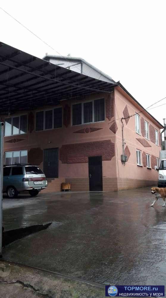 Продается уютный 3-этажный дом в черте города в Адлерском районе Сочи. Площадь - 210 кв.м. Дом расположен на равнине,...