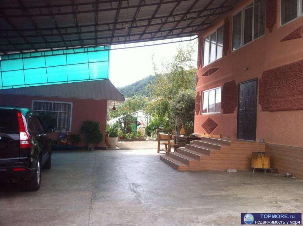 Продается уютный 3-этажный дом в черте города в Адлерском районе Сочи. Площадь - 210 кв.м. Дом расположен на равнине,... - 1