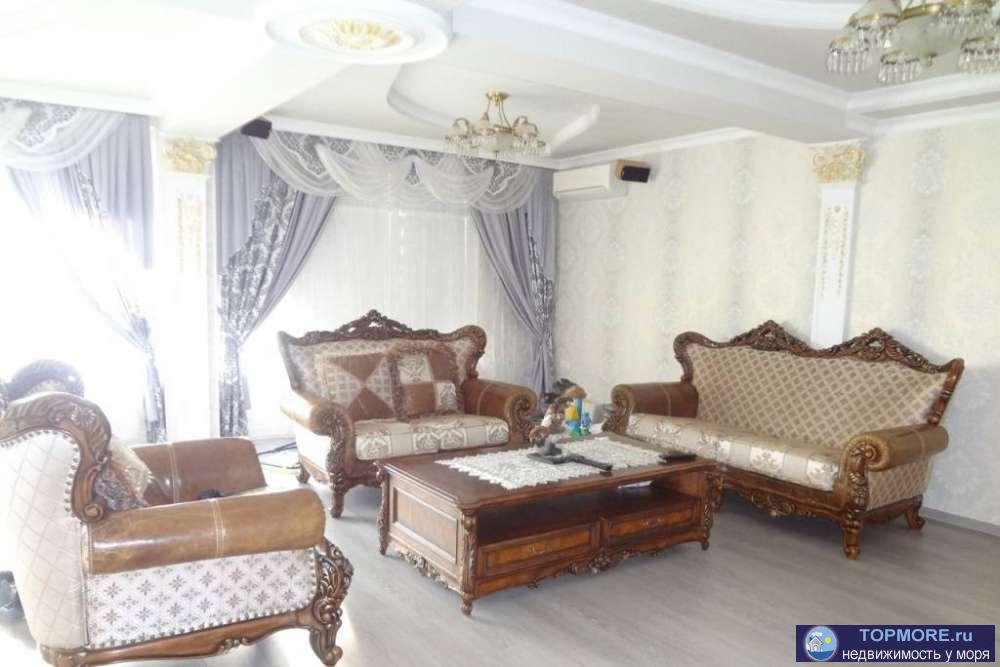 Шикарный дом! Итальянская мебель, ремонт из дорогих материалов, лестница изготовлена из массива каштан. На 1-м эт 2...