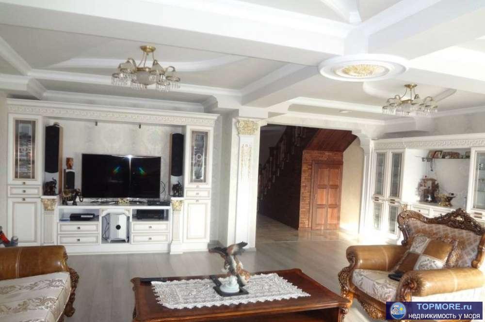 Шикарный дом! Итальянская мебель, ремонт из дорогих материалов, лестница изготовлена из массива каштан. На 1-м эт 2... - 1