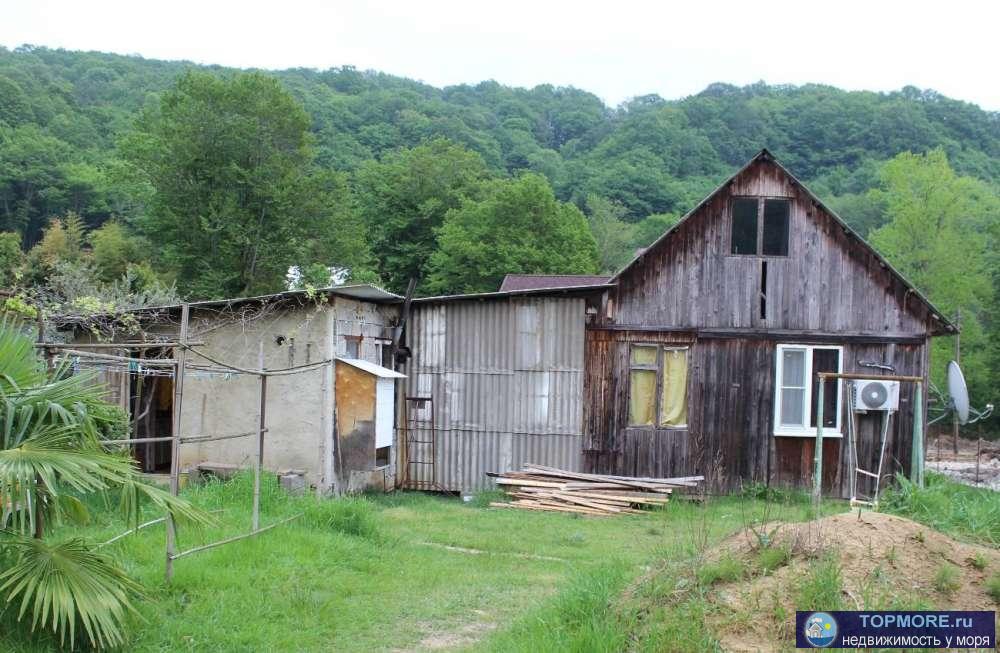 небольшой дом 70 кв.м., навес, летняя кухня, для проживания и постройки дома, вода и свет городские, душ в доме, с/у...