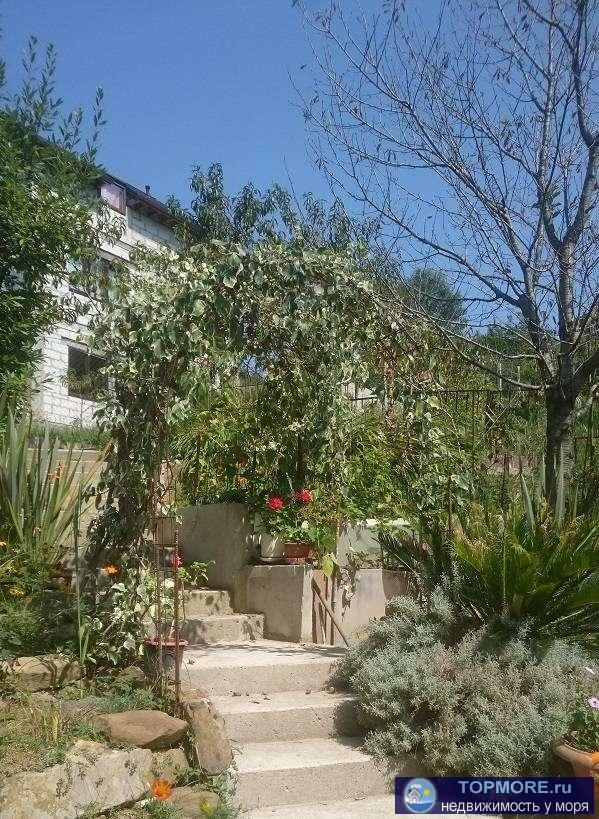 Дом жилой, уютный находится в лесу, дальше тупик. Спокойное чудесное место для спокойной жизни! На участке залит...