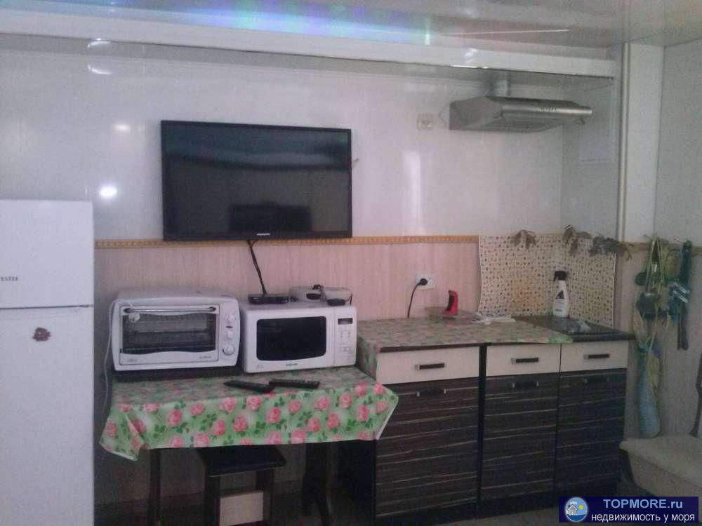 В центре Адлера, до моря 10 мин пешком. С мебелью частично. Уютный, теплый,отделан деревом жилой гараж!