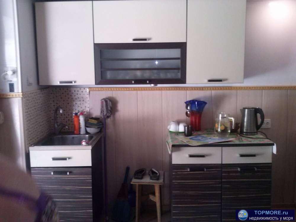 В центре Адлера, до моря 10 мин пешком. С мебелью частично. Уютный, теплый,отделан деревом жилой гараж! - 1