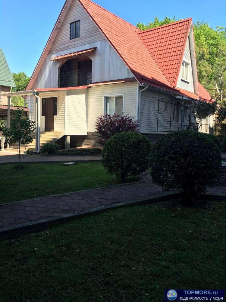 Продается дом  не далеко от моря,ухоженный участок.Коммуникации все центральные,пакет документов ждет новых хозяев.