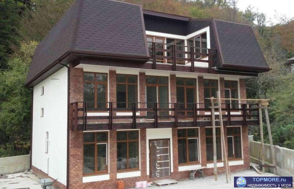 Красивый комфортный дом в тихом и живописном месте недалеко от центра Сочи. 3-этажный кирпичный дом 380 м2 на участке...