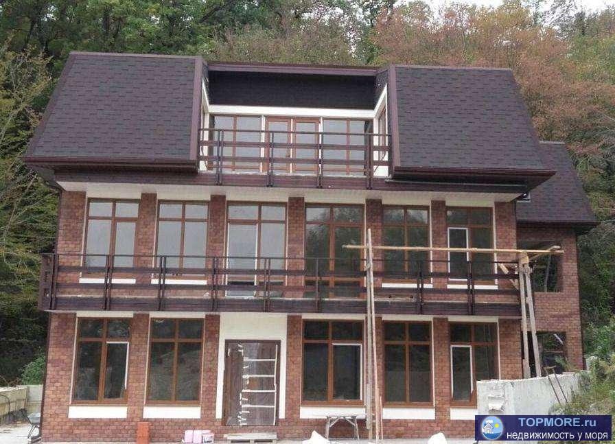 Красивый комфортный дом в тихом и живописном месте недалеко от центра Сочи. 3-этажный кирпичный дом 380 м2 на участке... - 1