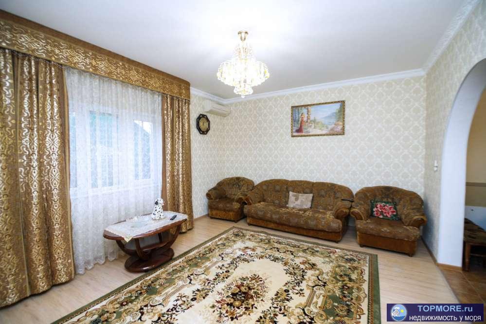 Шикарный дом в километре от федеральной трассы c хорошим ремонтом.Дом окружен фруктовым садом,теплица,озеро с...