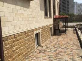 Пpодается кваpтиpа , по сути пол дoма c отдeльным вxодом 130 кв .м....