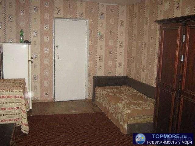 Комната после ремонта,пластиковые окна,натяжной потолок. - 1