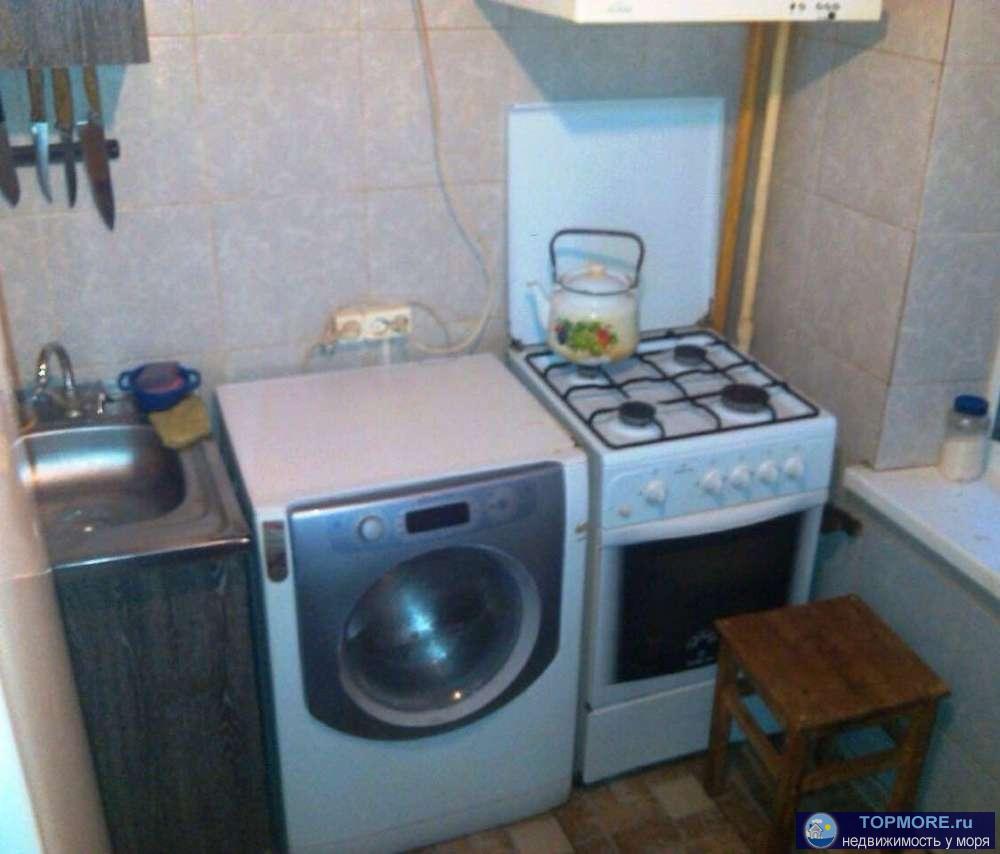 3 к. квартира. Комнаты 17,4 кв/м, 7,8 кв/м и 9,9 кв/м. Кухня 5,5 кв/м. Небольшой косметический ремонт. Натяжные...