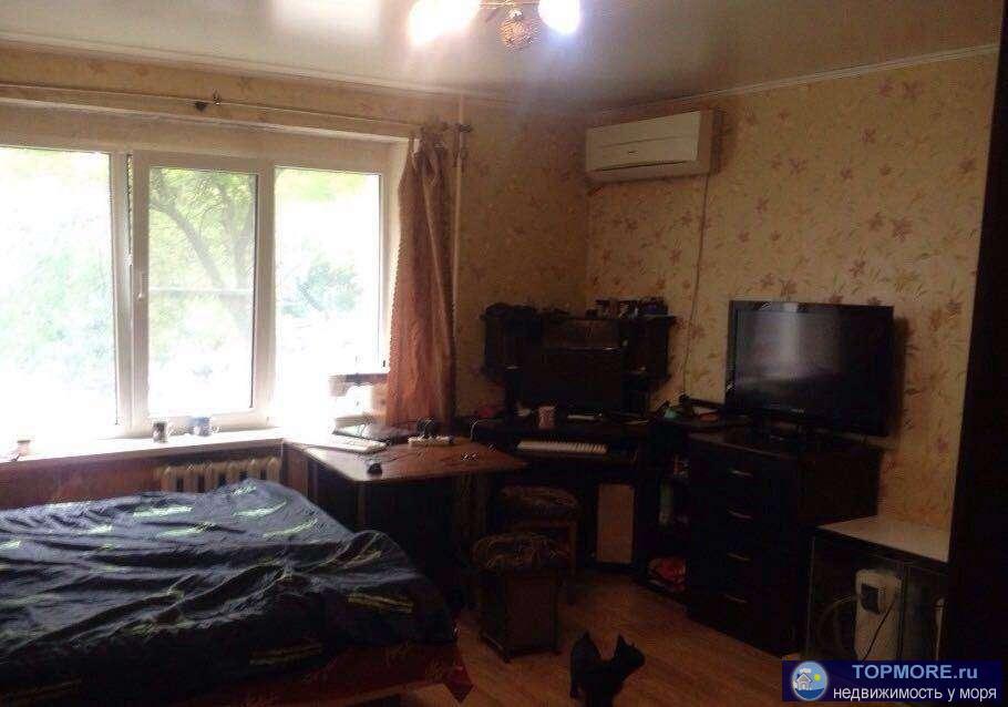 3 к. квартира. Комнаты 17,4 кв/м, 7,8 кв/м и 9,9 кв/м. Кухня 5,5 кв/м. Небольшой косметический ремонт. Натяжные... - 2