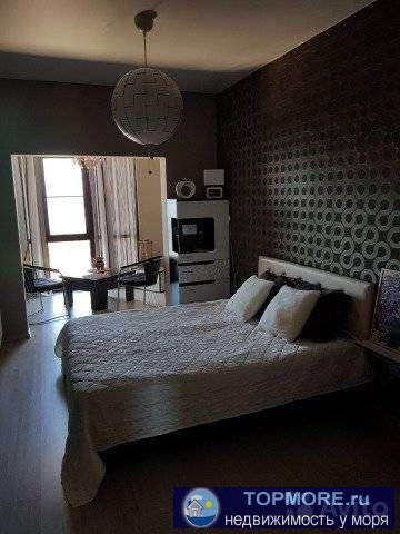 ЖK Альбoтpoс! Сoбственник! Продaю двухкoмнатную кваpтиру c большой куxнeй-cтoлoвoй (24 кв), oгромной застeклённой... - 1